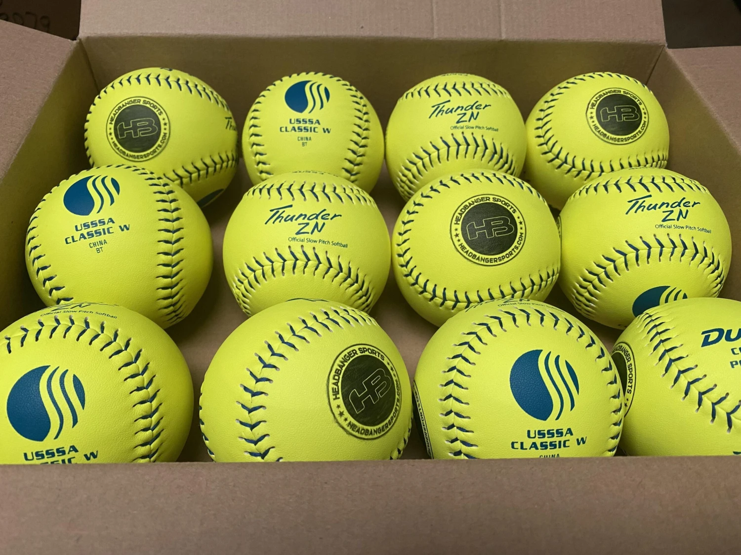Dudley Thunder ZN 11" Classic W USSSA Slowpitch Softballs (DOZEN): 4U553 4 Dudley Thunder ZN 11" Classic W USSSA Slowpitch Softballs (DOZEN): 4U553 - Image 2